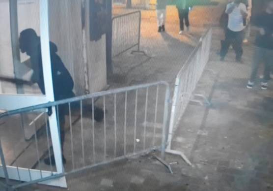 Il giovane armato di machete