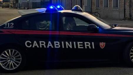Ravenna, minaccia la ex davanti al nuovo compagno, poi prende a testate i Carabinieri: 41enne arrestato
