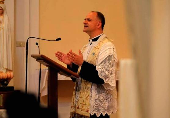 Chiesa. Lo scisma dei lefebvriani del sacerdote riminese