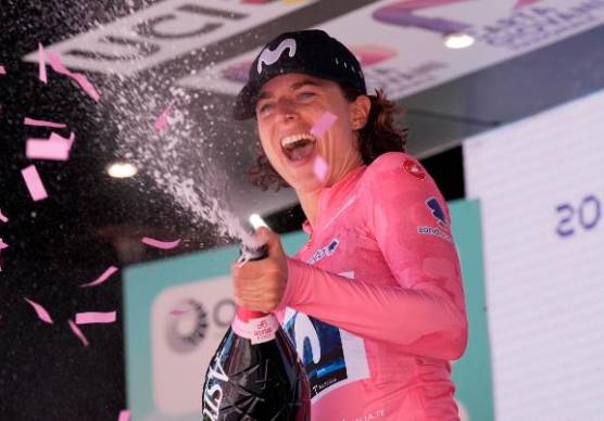 La svizzera Marlen Reusser attuale maglia rosa del Giro d’Italia Women