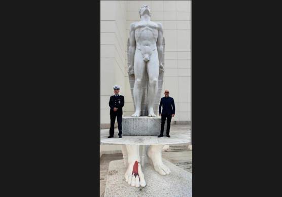 Forlì, scoperto l’imbrattatore della statua di Icaro: “Risarcirà i danni”