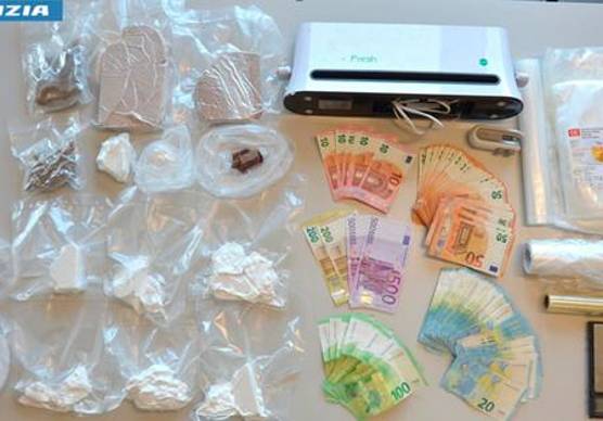 Ravenna, aveva in casa coca, eroina e marijuana: arrestato