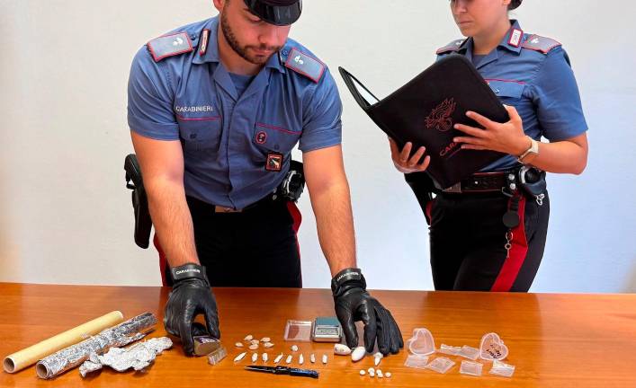 Dovadola, in casa aveva allestito il market della droga: 27enne arrestato