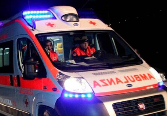 Misano. Mustang fuori controllo colpisce due auto e travolge una ragazza