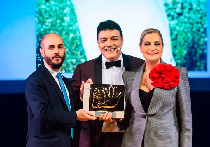 Simona Ventura premiata da Alan Gasperoni