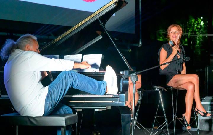 Riccione, Stefano Bollani e Valentina Cenni strappano applausi al Parco degli Olivetani