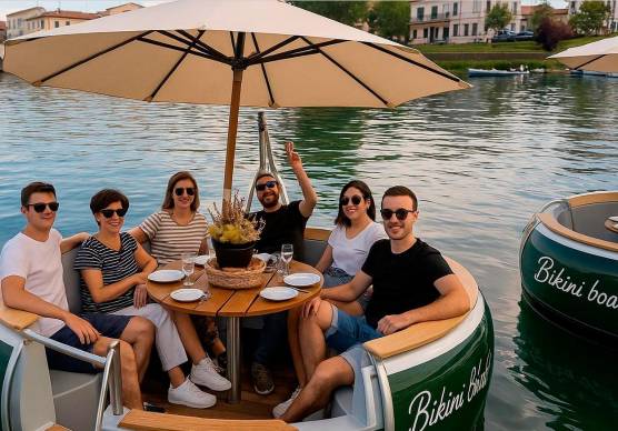 La flotta è composta da sei imbarcazioni ma si partirà all’inizio con tre e si potranno usare anche per colazioni, aperitivi, cene o momenti di team building
