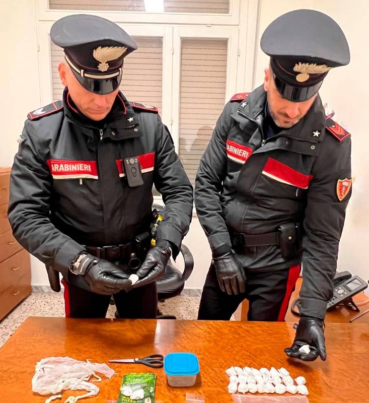 Cesenatico, sorpreso a spacciare cocaina: 22enne ai domiciliari