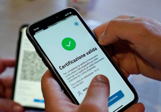 Sanzione disciplinare per le false vaccinazioni green pass, il medico fa ricorso, il giudice del lavoro dà ragione all’Ausl Romagna