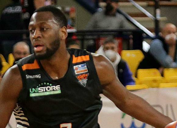 Basket B, Anumba ha preso per mano i Tigers