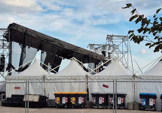 Marina di Ravenna, maltempo: danni al palco. Annullata la prima serata del festival di Studio Delta