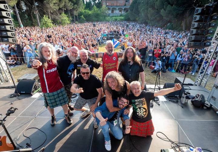 I Modena City Ramblers sul palco di Castel Raniero sabato pomeriggio