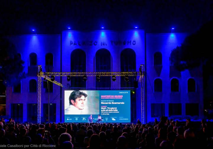 Riccione applaude Riccardo Scamarcio a “Ciné in città” / LA GALLERIA FOTOGRAFICA