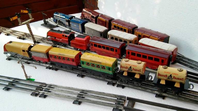 Cesena, dalla barchetta giocattolo in celluloide alla scultura di Michael Jordan: i tesori di “C’era una volta”