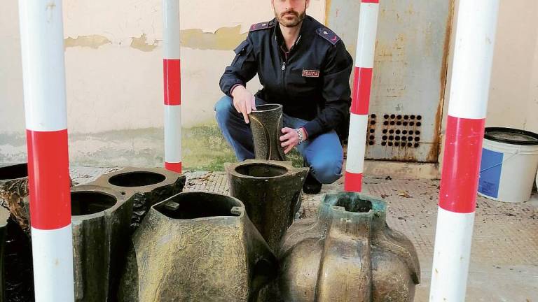 Furti di vasi di rame dai cimiteri, 34enne denunciato a Rimini
