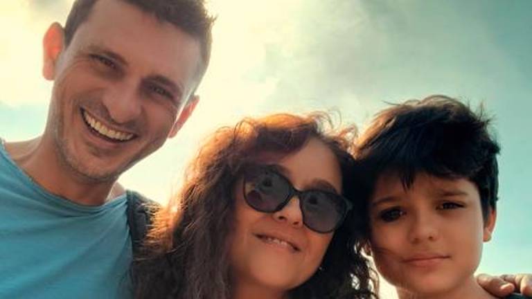 Andrea Minguzzi con la moglie Yasemin e il figlio Mattia
