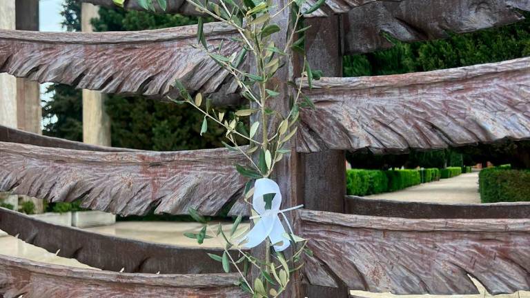 Pasqua a Cesena, un ramoscello d’ulivo all’ingresso dei 36 cimiteri cittadini