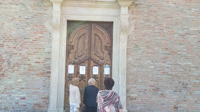 Rimini: in fila per le rose di Santa Rita, ma il servizio è sospeso