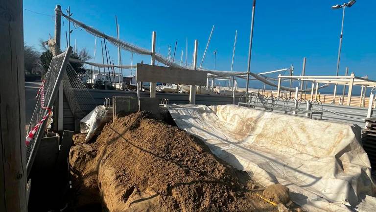 I lavori in corso nella zona del Rio Costa, dove si trovano il Circolo velico Città di Riccione e il ristorante Allotria