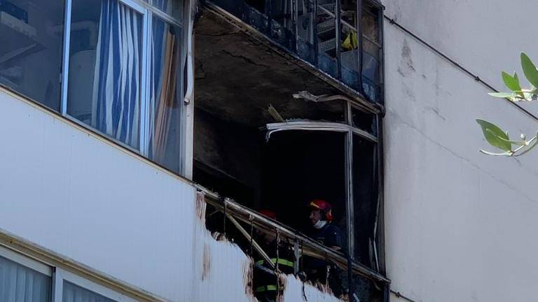 Incendio in casa a Riccione: una donna intossicata, danni ingenti