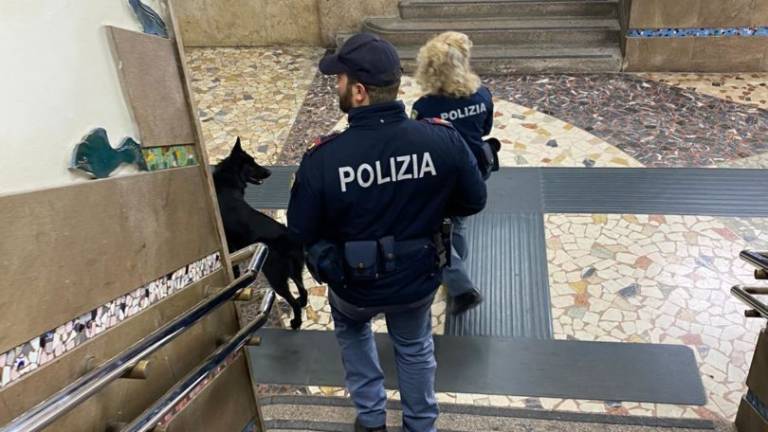 Forlì, aggredisce agenti della Polfer: denunciato 37enne