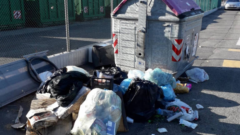 Sant'Agata sul Santerno, multato per aver lasciato rifiuti in strada