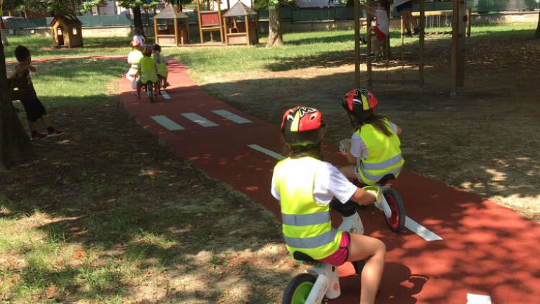 Cesena, inaugurata la pista dei tricicli alla materna di Villarco