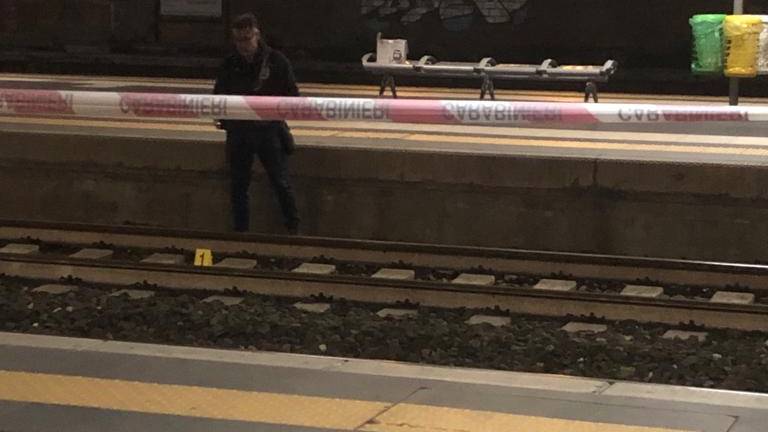 Cesena, giovane suicida sotto al treno in stazione