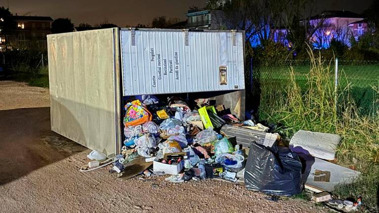 Rimini, sequestrati 9 caravan senza assicurazione in mezzo ai rifiuti: se le multe non saranno pagate, verranno confiscati in via definitiva