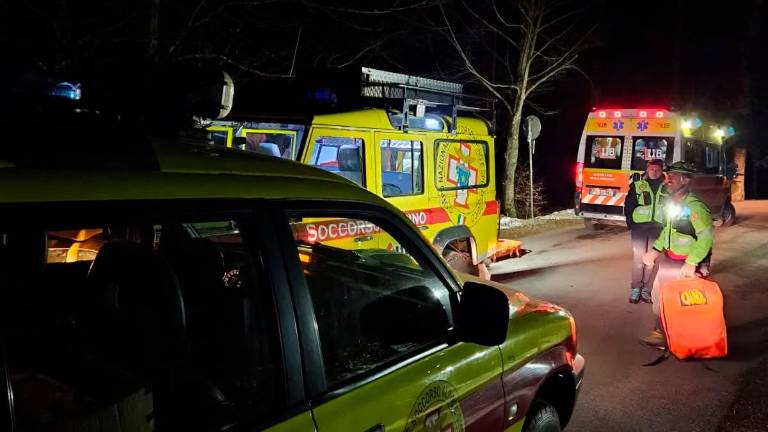 Santa Sofia, cade mentre dorme nel letto a castello al rifugio e si rompe una costola: nella notte arrivano i soccorsi in mezzo alla neve