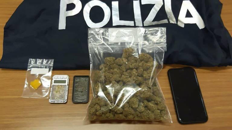 Cesenatico, sorpreso dalla Polizia mentre ritira un pacco di droga pagato in Bitcoin
