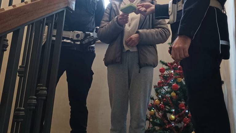 Ravenna, le trovano il portafogli con 500 euro: il sorriso di una donna ucraina in fuga dalla guerra