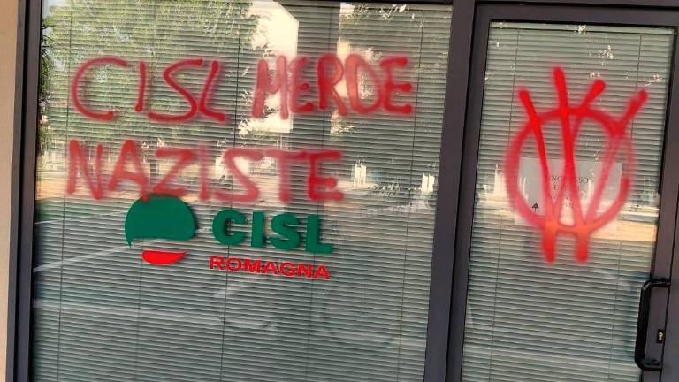 Forlimpopoli, imbrattata con insulti la sede della Cisl