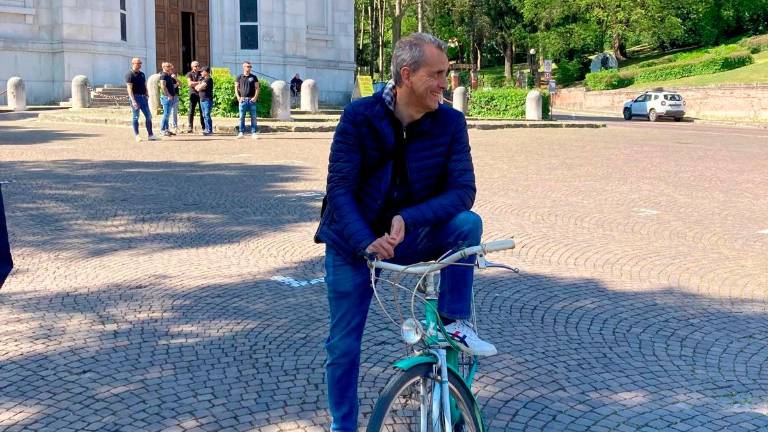 Il sindaco Roberto Canali ieri in piazza a Predappio