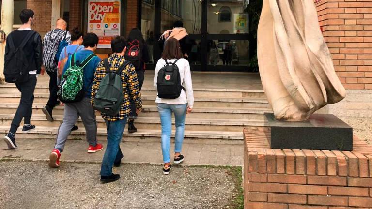 L’ingresso dell’istituto professionale “Ruffilli”, dove avrebbe dovuto insegnare il docente