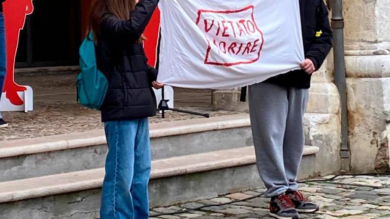 Cesena, “Ora esplode la Voce”: flash mob in piazza contro la violenza sulle donne - VIDEO e GALLERY
