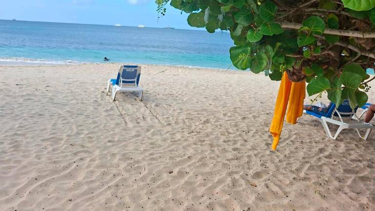 Rimini, vende l’hotel e parte in barca per il giro del mondo dopo una vita di lavoro GALLERY