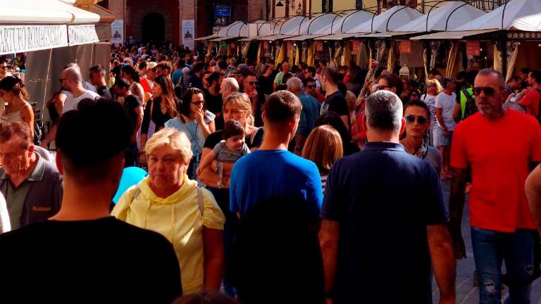 Sant’Agata Feltria, domenica Fiera del tartufo bianco, c’è anche la gara per cani GALLERY