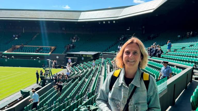 Raffaella Reggi versione giornalista sul prestigioso Centre Court di Wimbledon