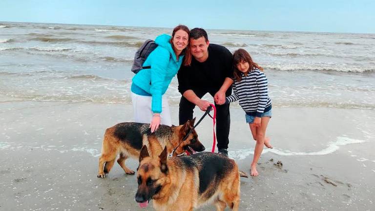 Francesco Boattini con le sue care e i cani