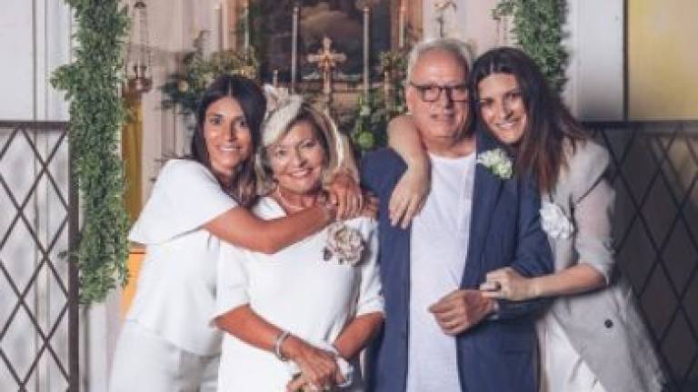 I genitori di Laura Pausini festeggiano le nozze d'oro in famiglia