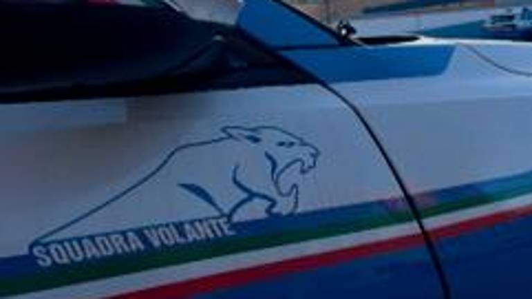 Ravenna, lite in centro con lancio di pietre e una catena