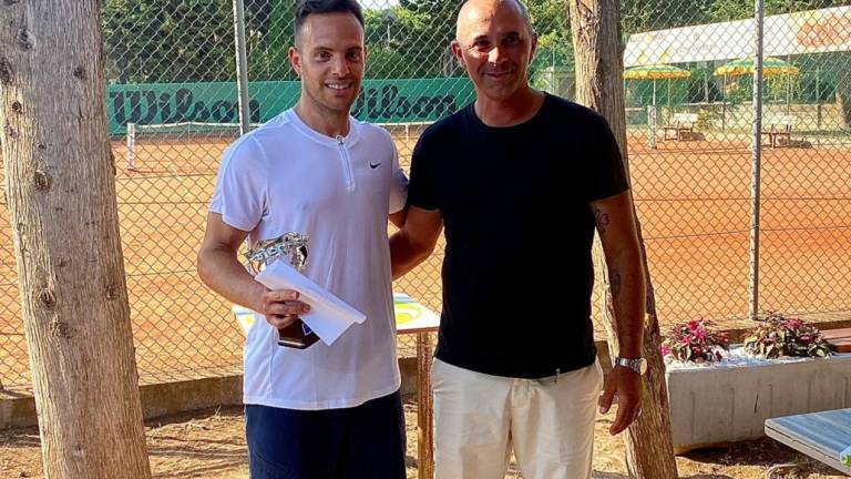 Tennis, Foronci trionfa in due set al torneo di Pinarella