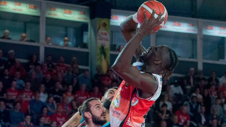 Il pivot biancorosso Gora Camara