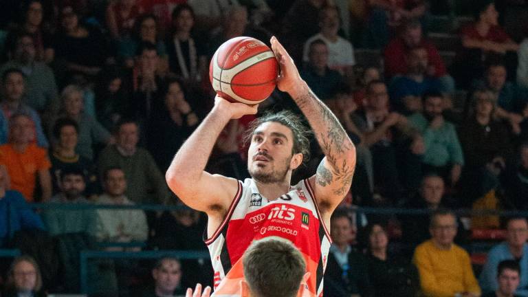 Una sospensione di Giacomo Leardini contro Cividale foto TOMMASO morosetti