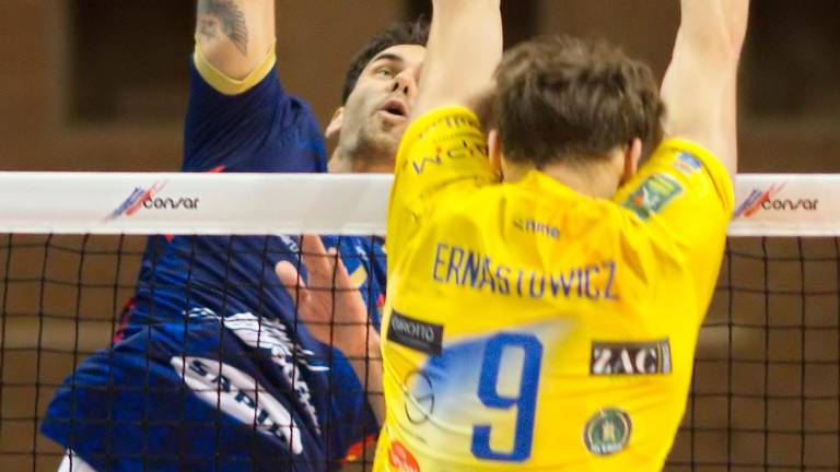 Un attacco di Hristiyan Dimitrov nella sfida contro Prata foto MASSIMO FIORENTINI