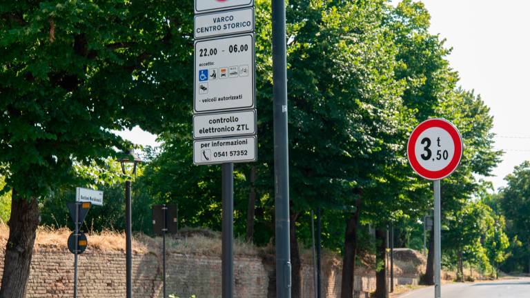 Rimini. Telecamere ztl accese, agenti ai varchi: “Daremo indicazioni tutta l’estate”
