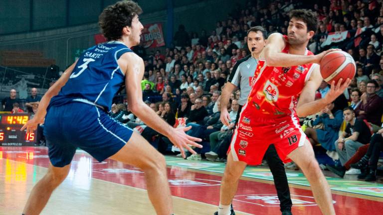 Incontenibile Dole: Rimini stravince il derby contro Bologna 83-68
