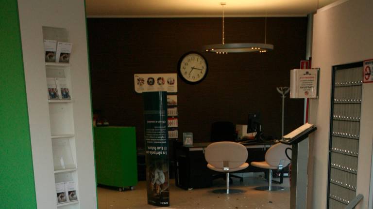 Ravenna, assalto esplosivo all’alba alla filiale della Bper di Fornace Zarattini, residenti svegliati di soprassalto