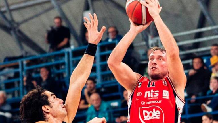 Davide Denegri viaggia a oltre 13 punti di media a partita e 3,5 assist